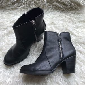 Simply Vera Vera Wang "Wallace" Zip Booties